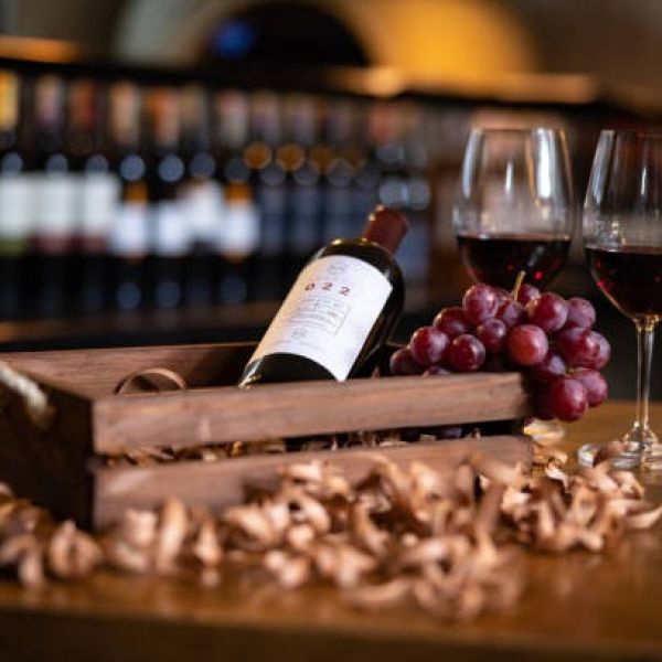  CAVE ET BAR A VINS